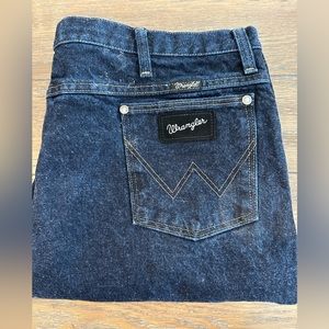 Wrangler Jeans Size 40x30 Like new one small imperfection on‎ back thigh